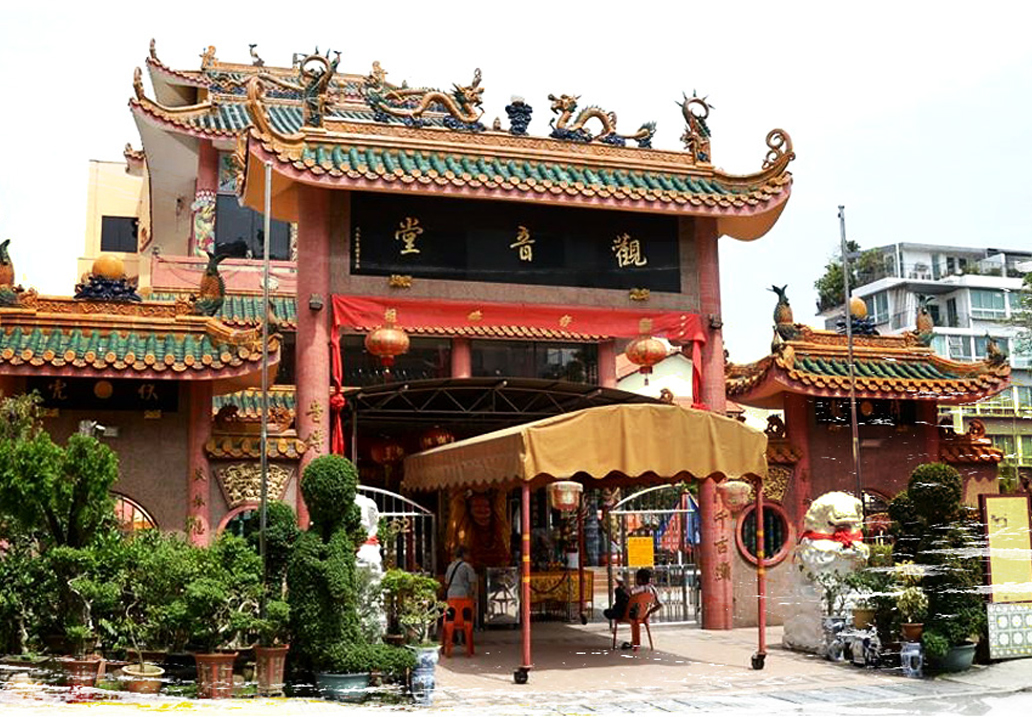 Kuan Im Tng Temple (Joo Chiat) nearby Olloi Condo